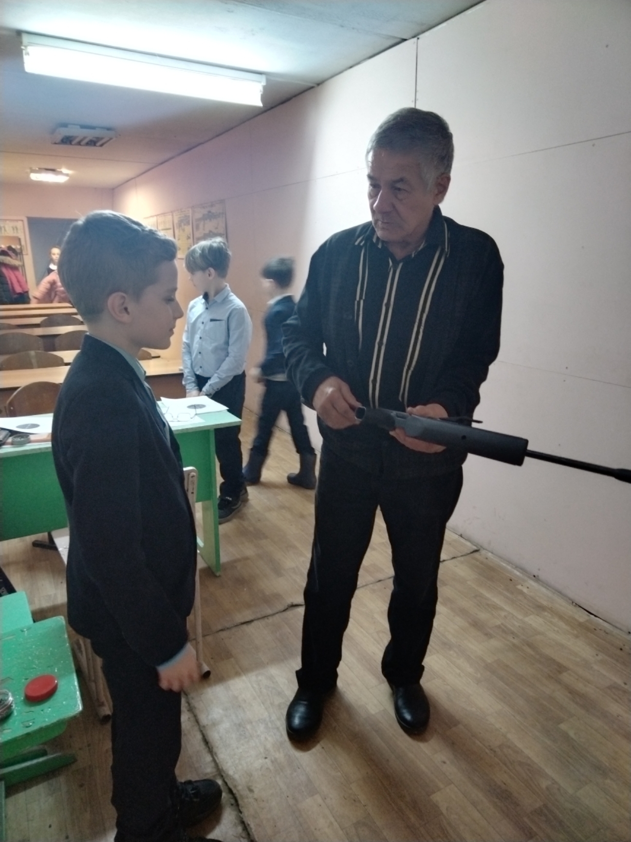 На базе МБОУ СОШ с. Бессоновка состоялись соревнования по пулевой стрельбе из пневматической винтовки среди обучающихся Детско-юношеской спортивной школы Бессоновского района