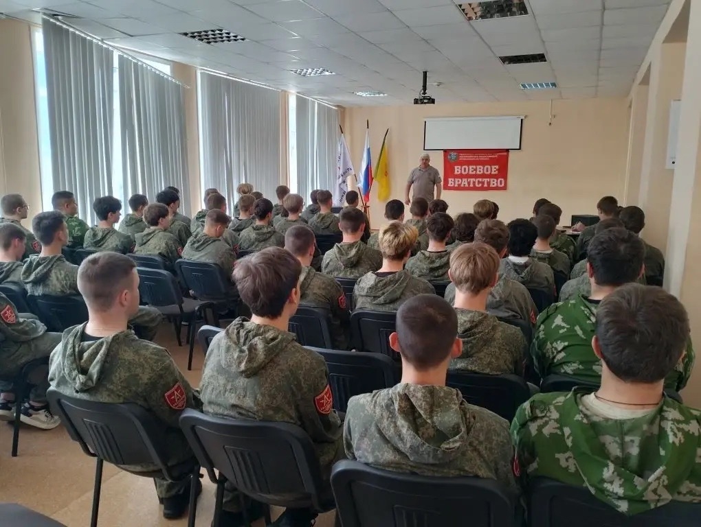 Для обучающихся Бессоновского района стартовали пятидневные военно-патриотические учебные сборы «Авангард»