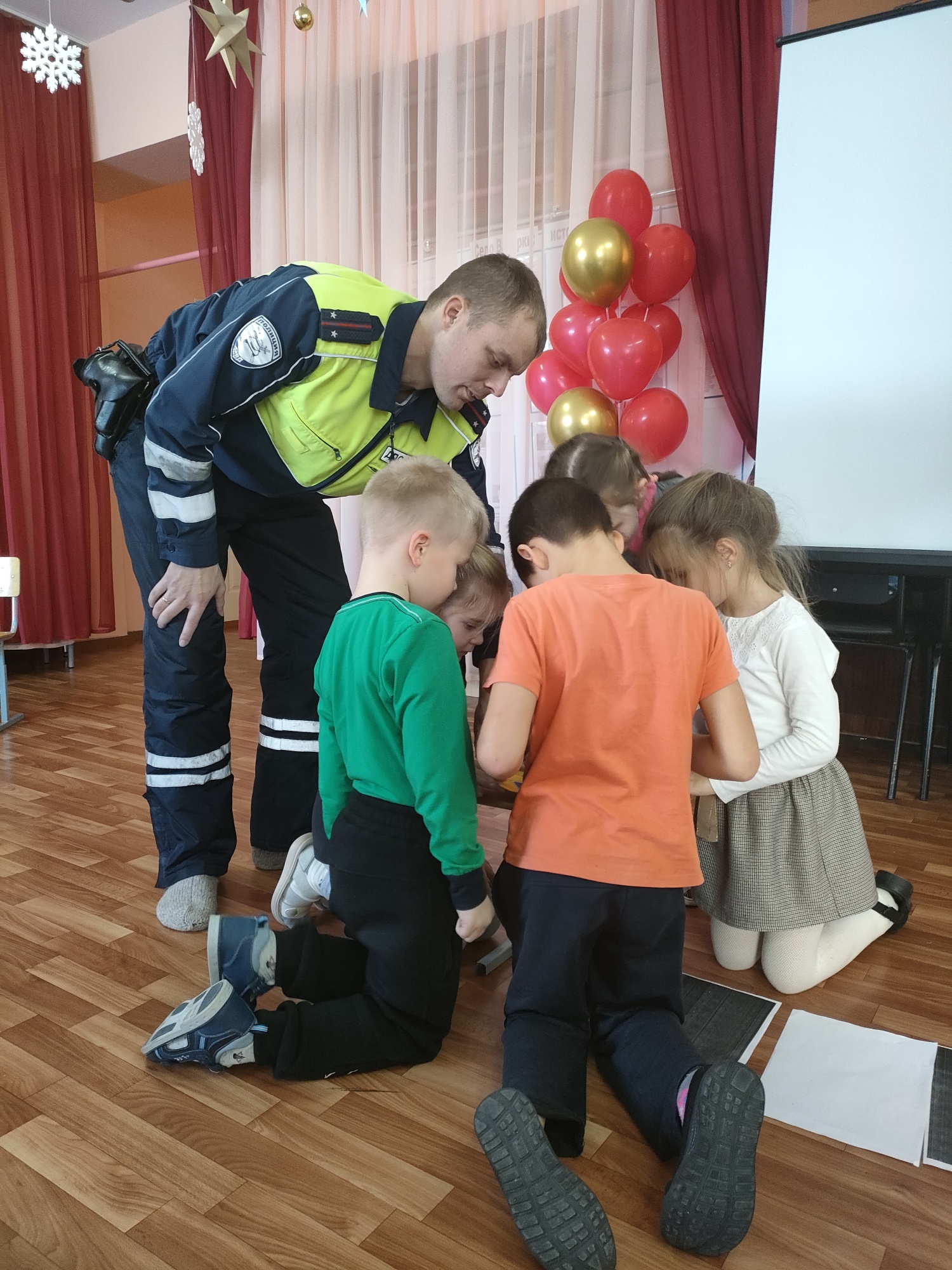 В Бессоновском районе сотрудники Госавтоинспекции продолжают проводить профилактические мероприятия в детских садах В Бессоновском районе сотрудники Госавтоинспекции продолжают проводить профилактические мероприятия в детских садах
