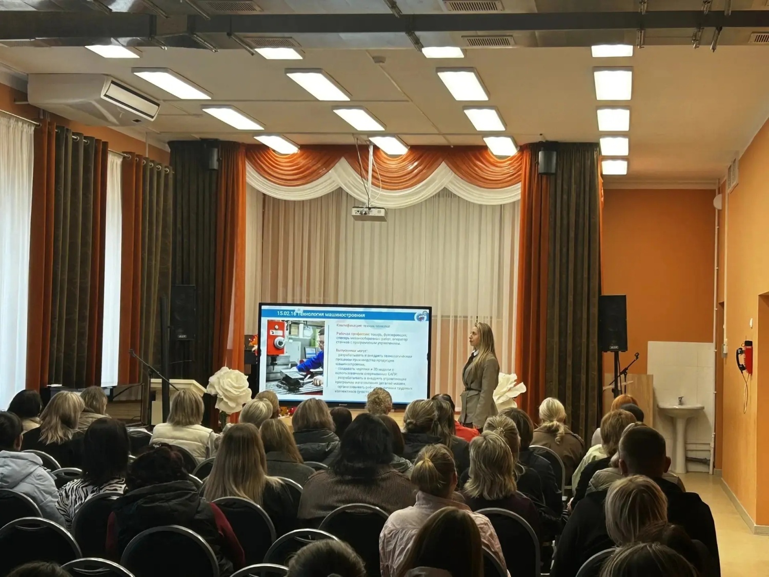 В общеобразовательных учреждениях Бессоновского района продолжается цикл встреч  родителей обучающихся выпускных классов с представителями средних специальных учебных заведений и высших учебных учреждений