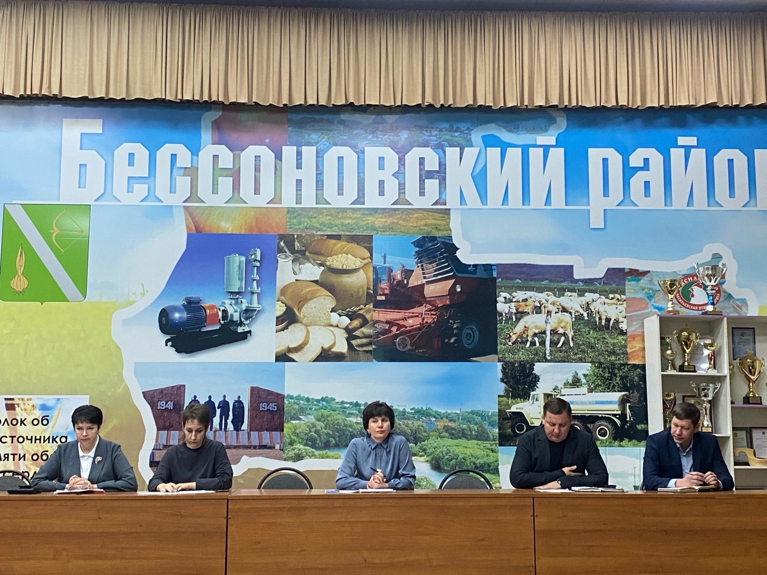 Состоялась большая планерка под руководством главы Бессоновского района Натальи Шалдаевой Состоялась большая планерка под руководством главы Бессоновского района Натальи Шалдаевой