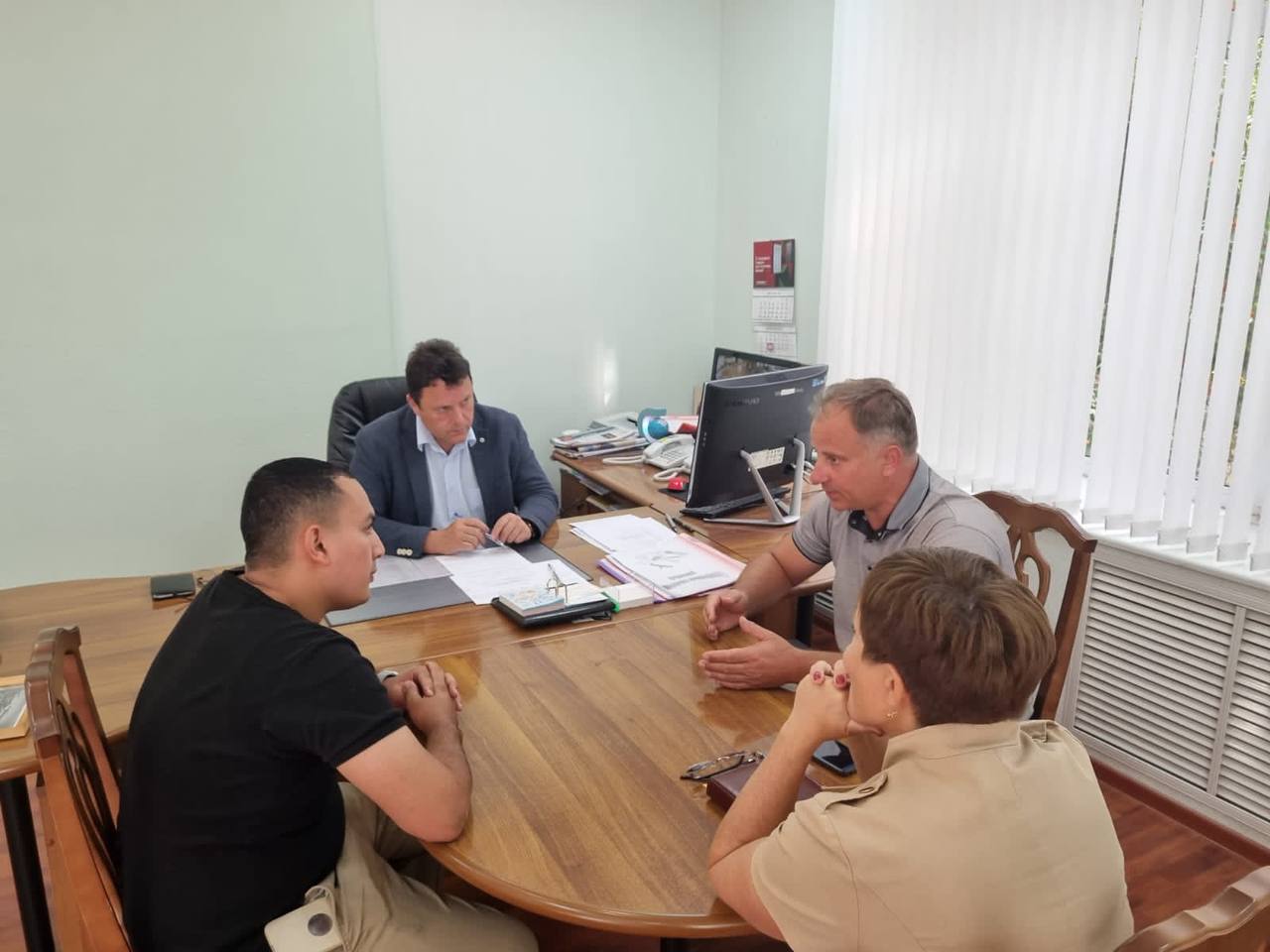Глава Бессоновского района Александр Воронков провёл приём граждан Глава Бессоновского района Александр Воронков провёл приём граждан