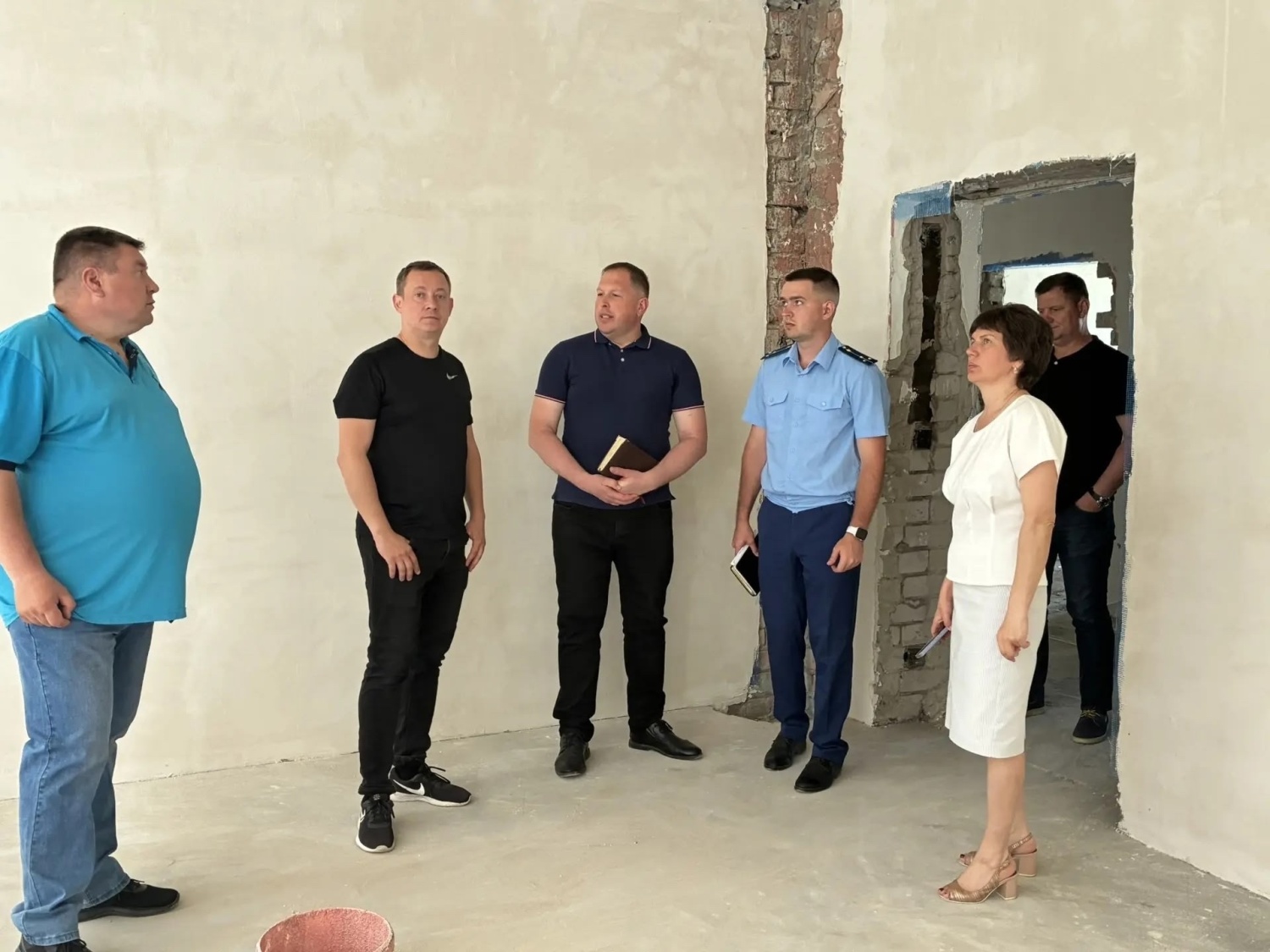 Глава Бессоновского района Наталья Шалдаева провела мониторинг выполнения календарного графика ремонтных работ в МБОУ СОШ им. Героя Советского Союза А.М. Кижеватова