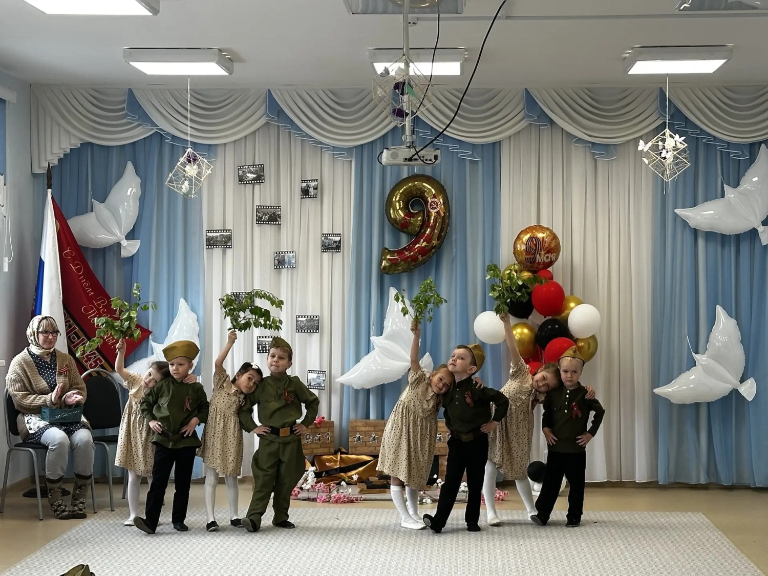 В честь празднования 81-ой годовщины со Дня Победы, в детском саду-начальной школе села Бессоновка прошел праздничный концерт.