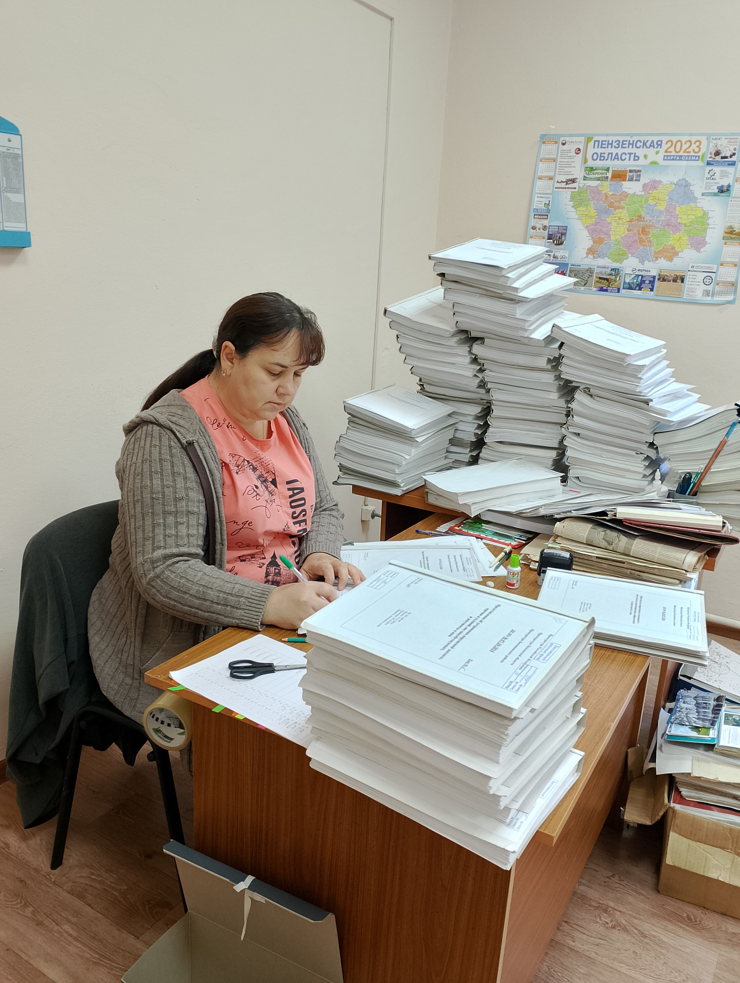 Рабочие будни архивного отдела администрации Бессоновского района