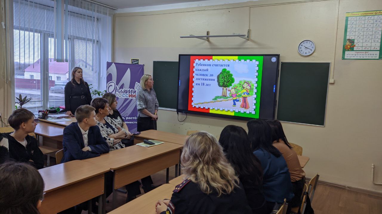 В МБОУ СОШ №2 с.Грабово им.Героя России С.В. Кустова состоялось заседание круглого стола