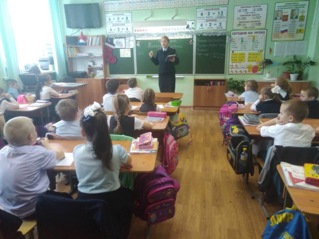 Сотрудники Госавтоинспекции напоминают детям о Правилах дорожного движения