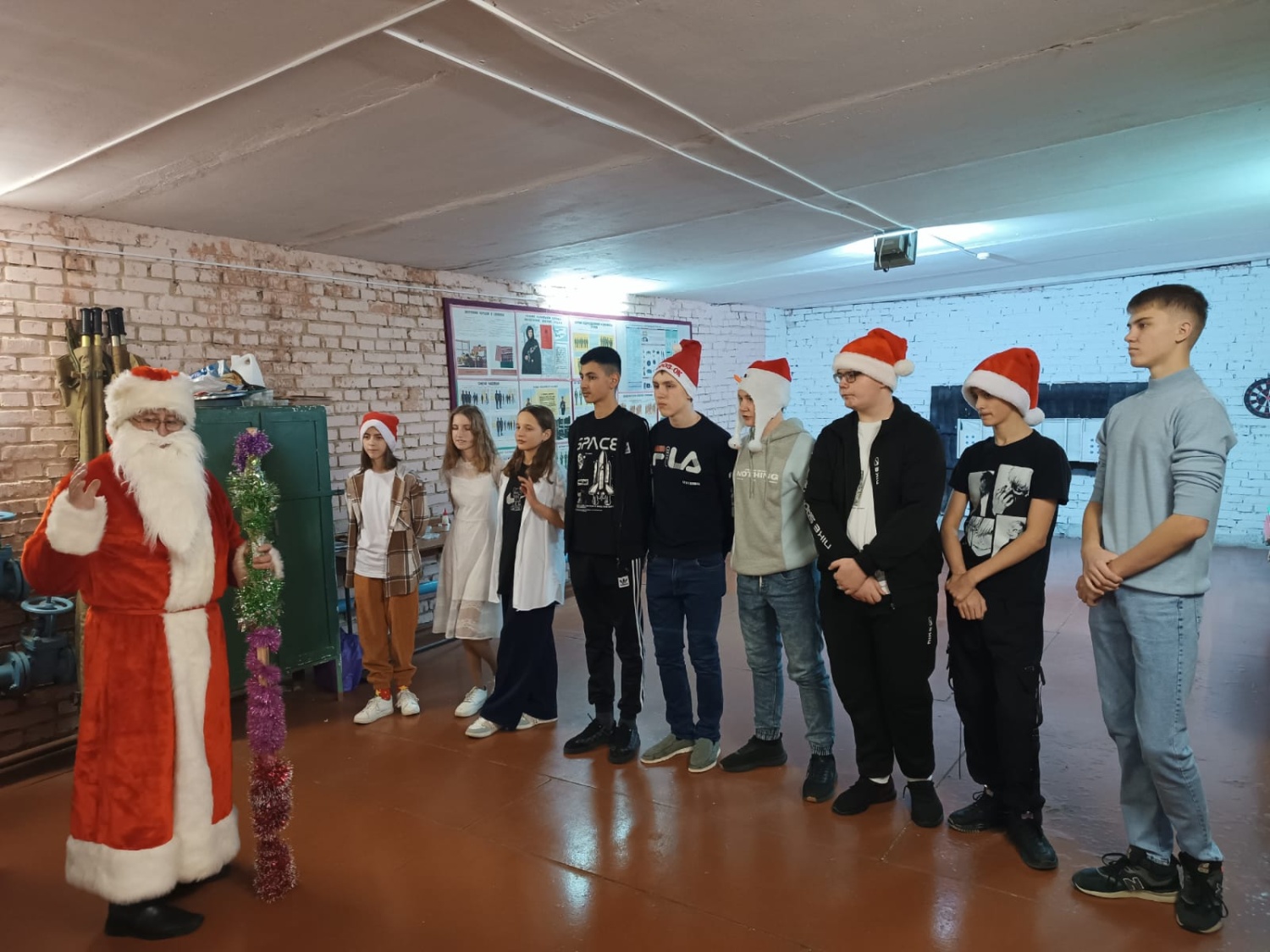 В средней школе с.Степановка прошли соревнования по стрельбе из пневматической винтовки на призы Деда Мороза