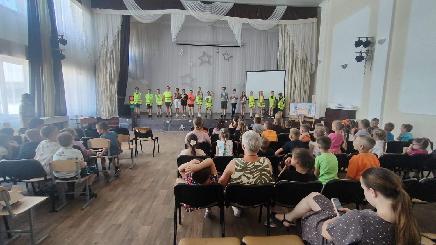 Сотрудники Госавтоинспекции Бессоновского района провели для воспитанников пришкольного лагеря МБОУ СОШ с. Бессоновка профилактическое мероприятие "Дорожная азбука". 