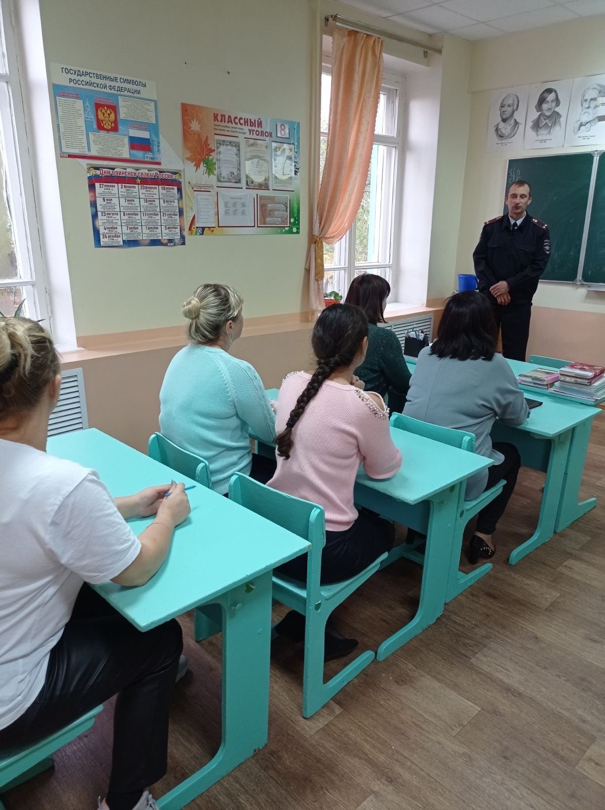 Профилактическая беседа в филиале МБОУ СОШ №2 с. Грабово в с. Чертково с педагогическим составом по видам и способам мошеннических действий