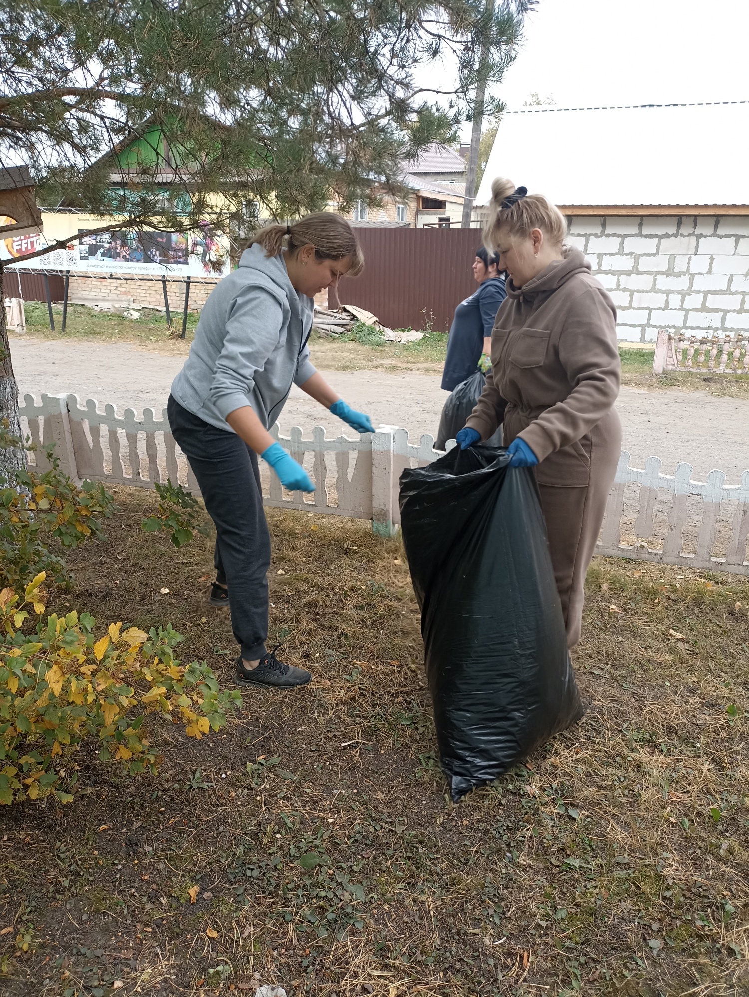 Все на субботник.
