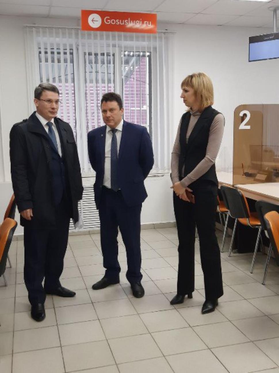 Министр экономического развития и промышленности Пензенской области Алмаз Хакимов посетил МАУ «МФЦ Бессоновского района».