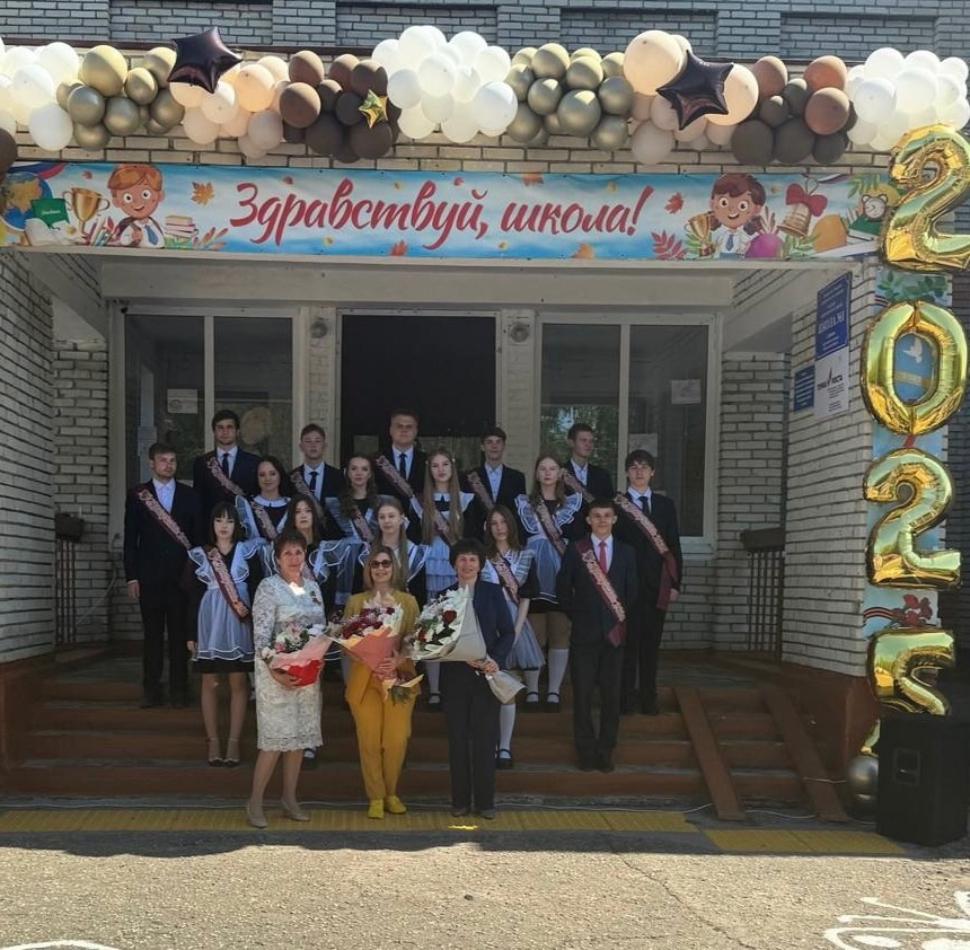 В образовательных учреждениях Бессоновского района отзвенели последние звонки
