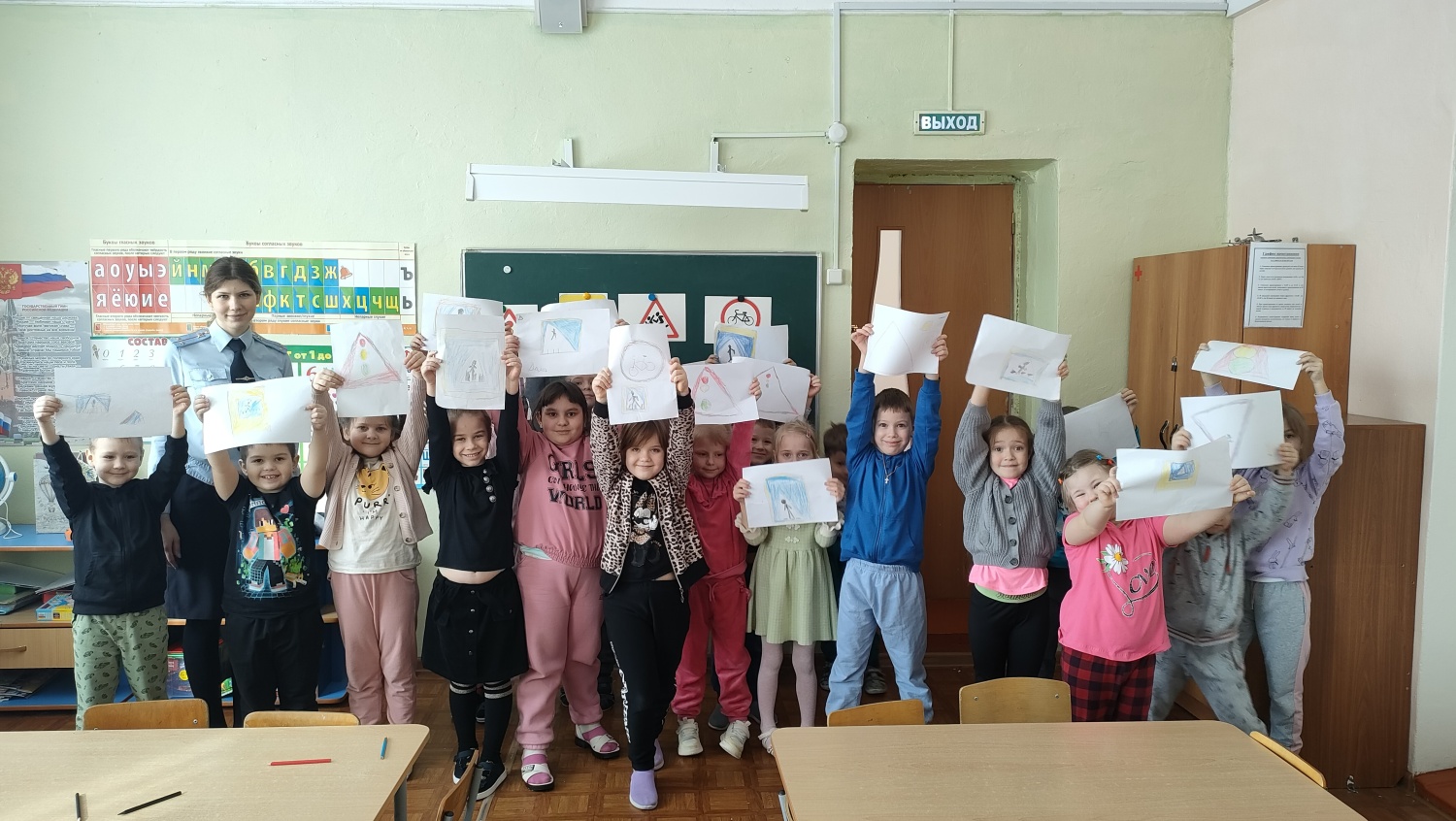 Сотрудники Госавтоинспекции Бессоновского района рассказали дошкольникам о значении дорожных знаков Сотрудники Госавтоинспекции Бессоновского района рассказали дошкольникам о значении дорожных знаков