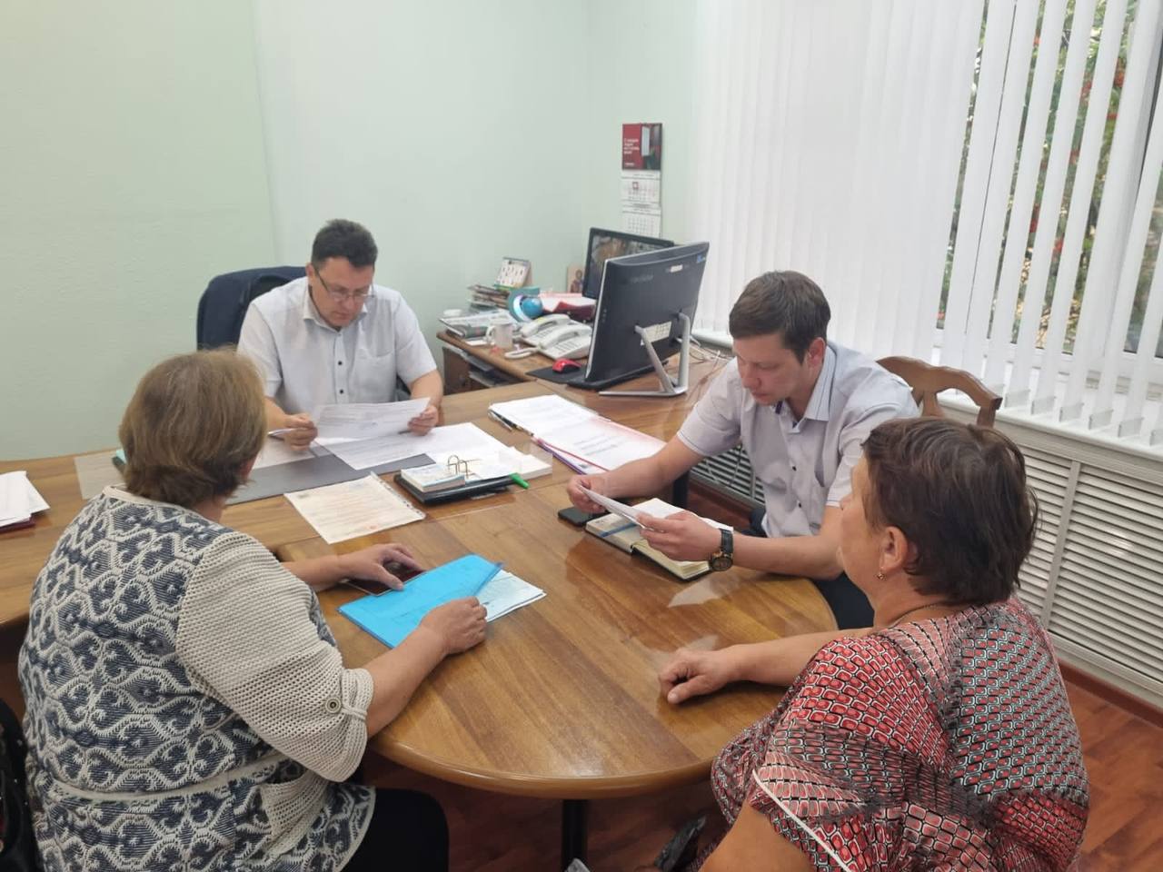 Глава Бессоновского района Александр Воронков провёл приём граждан Глава Бессоновского района Александр Воронков провёл приём граждан