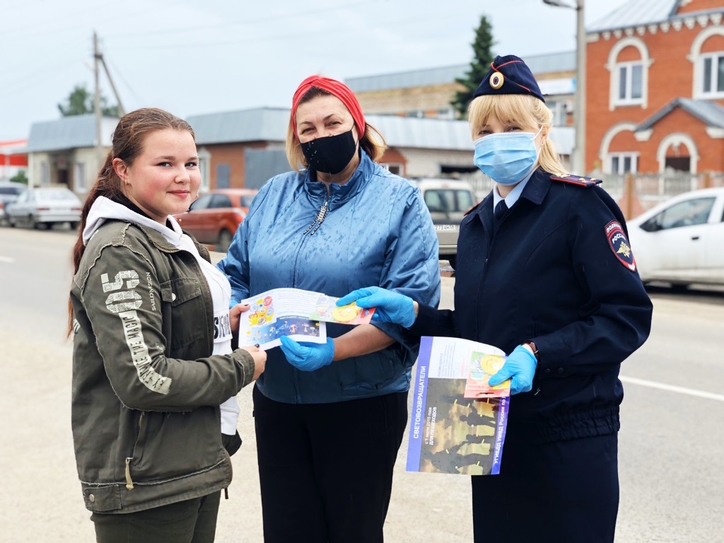 Сотрудники ГИБДД провели акцию «Фликер – каждому юному пешеходу!» Сотрудники ГИБДД провели акцию «Фликер – каждому юному пешеходу!»