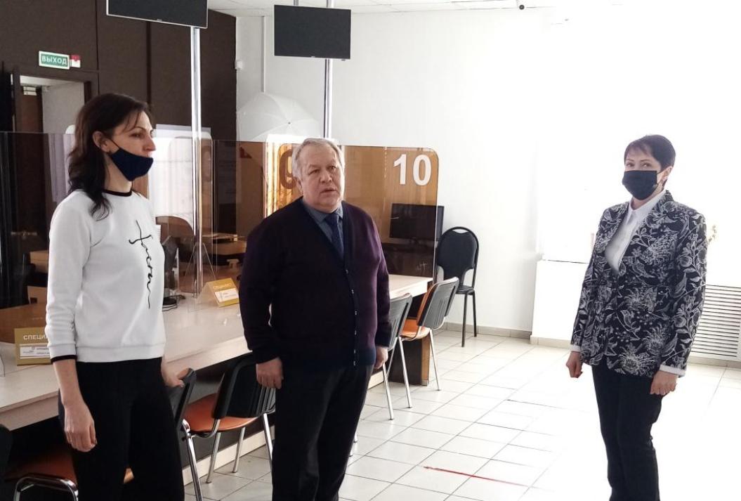 Глава администрации Бессоновского района посетил МФЦ