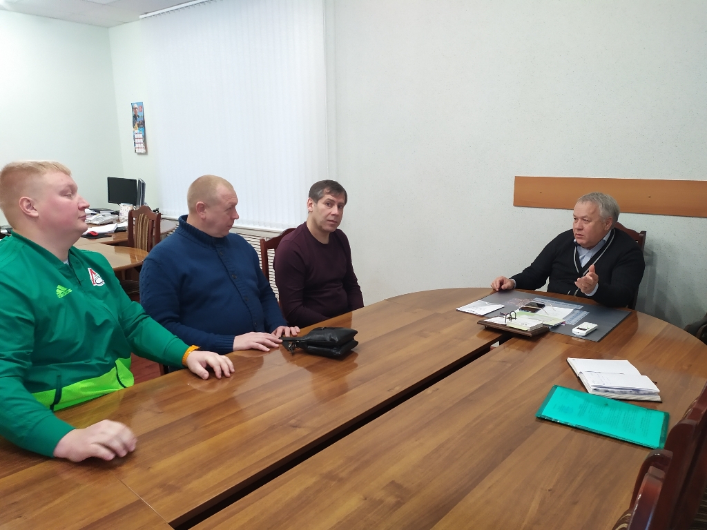 Вячеслав Демичев провел личную встречу с представителями регбийного клуба «Локомотив» города Пенза