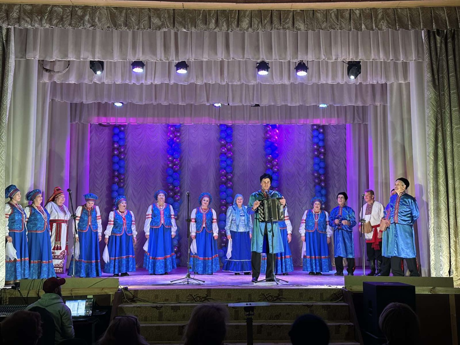 Праздничный концерт "Мы вместе". Праздничный концерт "Мы вместе".