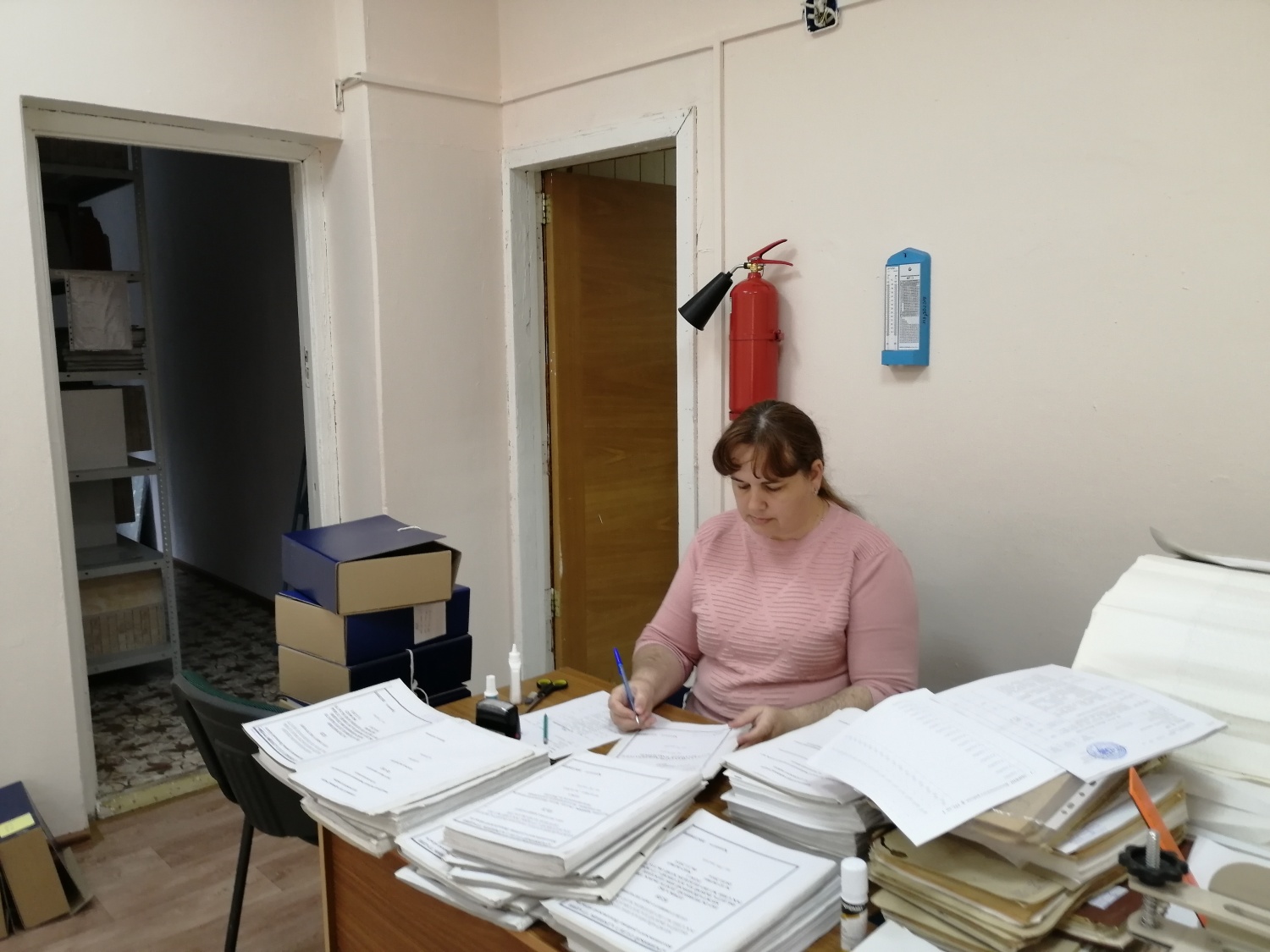 Рабочие будни архивного отдела администрации Бессоновского района Рабочие будни архивного отдела администрации Бессоновского района