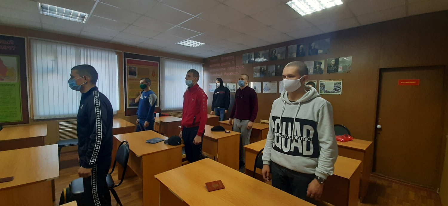 Глава администрации Бессоновского района поздравил призывников 