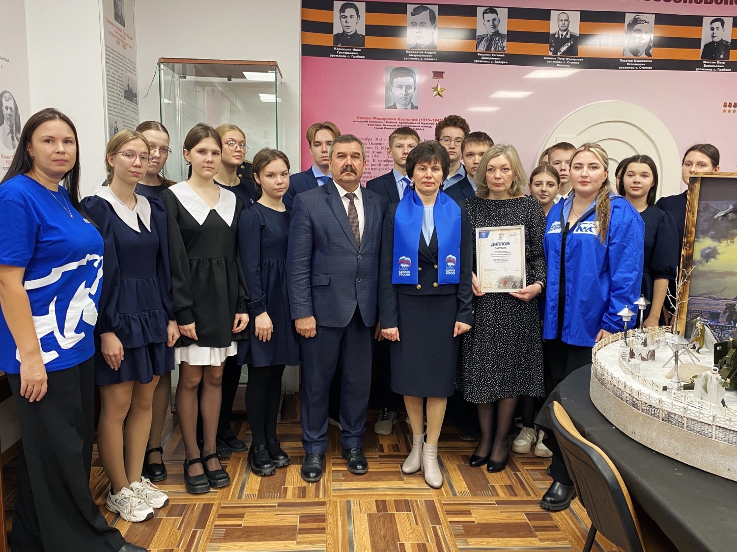 Глава Бессоновского района Наталья Шалдаева наградила лауреата Всероссийского конкурса музеев «Знать, чтобы помнить».