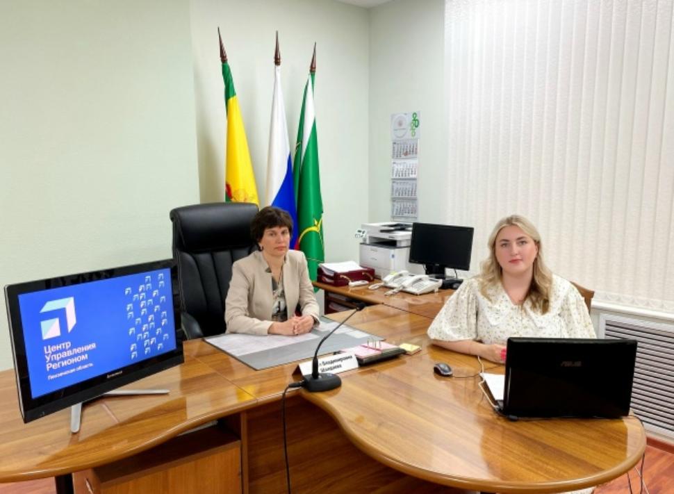 Глава Бессоновского района Наталья Шалдаева провела прямую линию Глава Бессоновского района Наталья Шалдаева провела прямую линию
