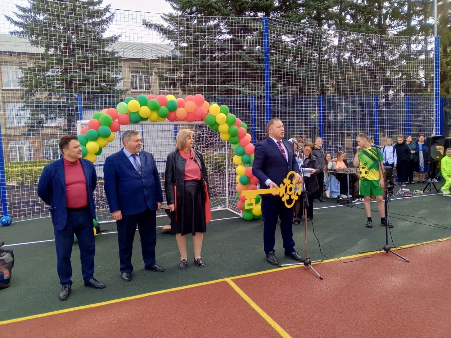 Открытие новой многофункциональной спортивной площадки на территории МБОУ  СОШ №2 с. Грабово им. Героя России С.В. Кустова