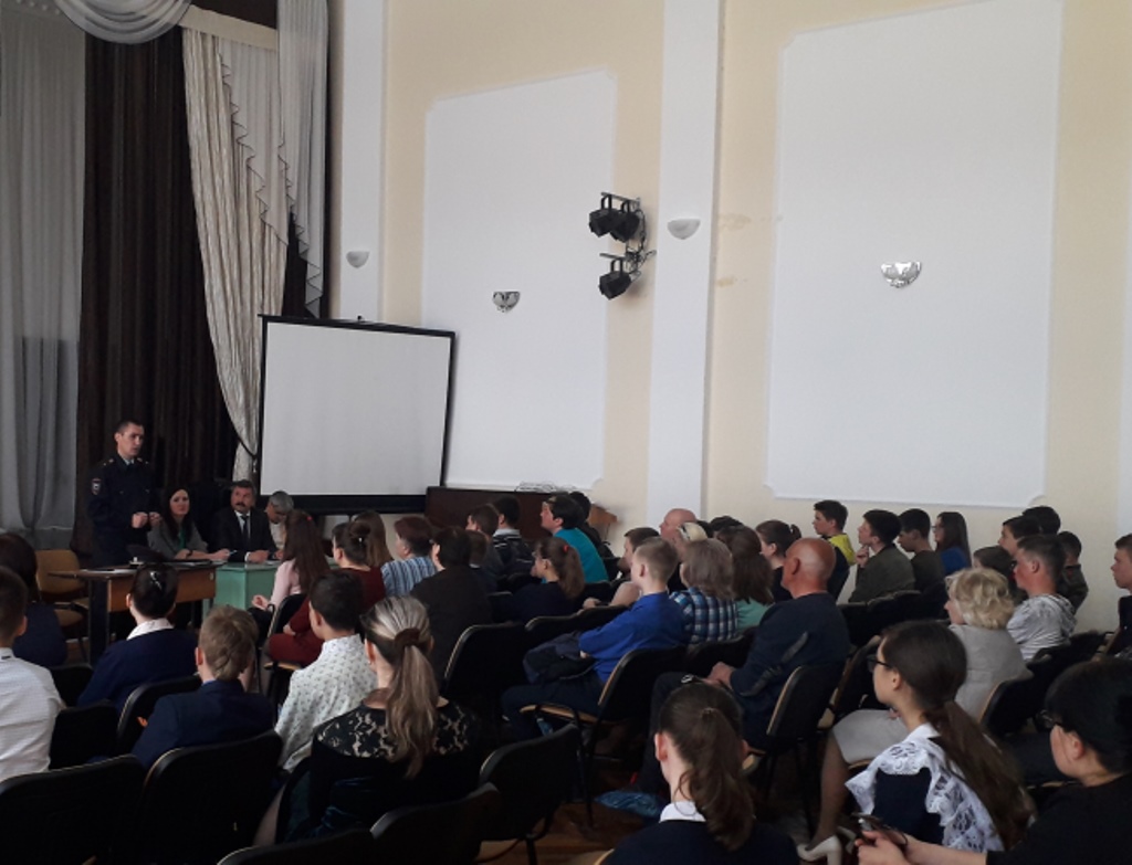 Проведен очередной Совет по профилактике, с приглашением старшего инспектора ПДН ОМВД России по Бессоновскому району Грачёва Петра Владимировича и ответственного секретаря Комиссии по делам несовершеннолетних и защите их прав