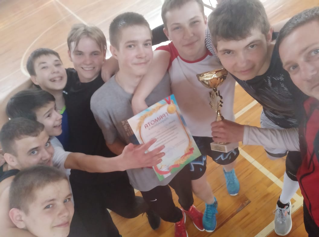 Состоялись соревнования школьников по волейболу  памяти Бахмутова Г.И.