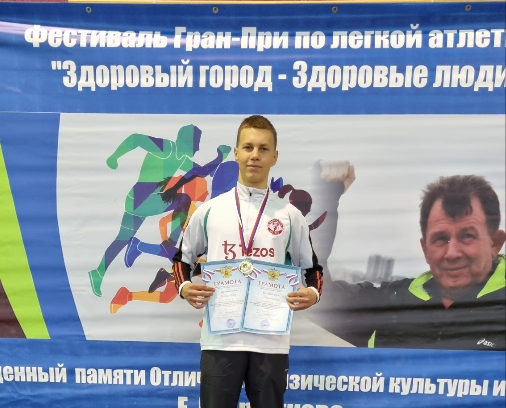 Таранкин Роман первый на дистанциях 60 и 200м