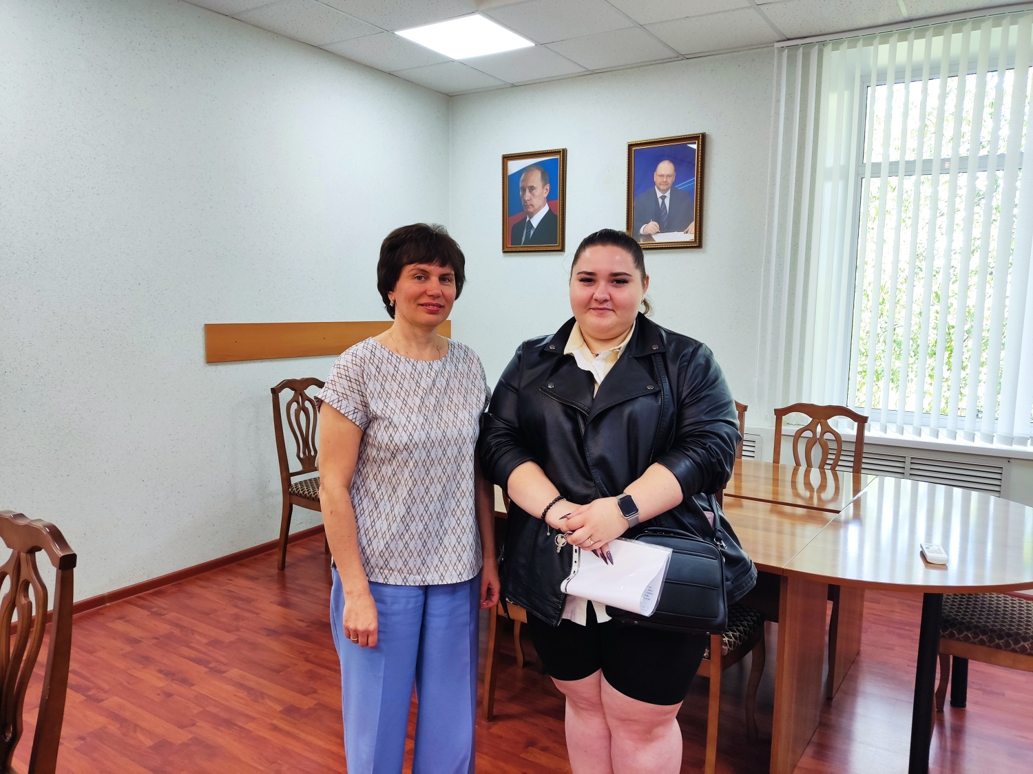 Глава Бессоновского района вручила ключи от благоустроенной квартиры жительнице Бессоновского района