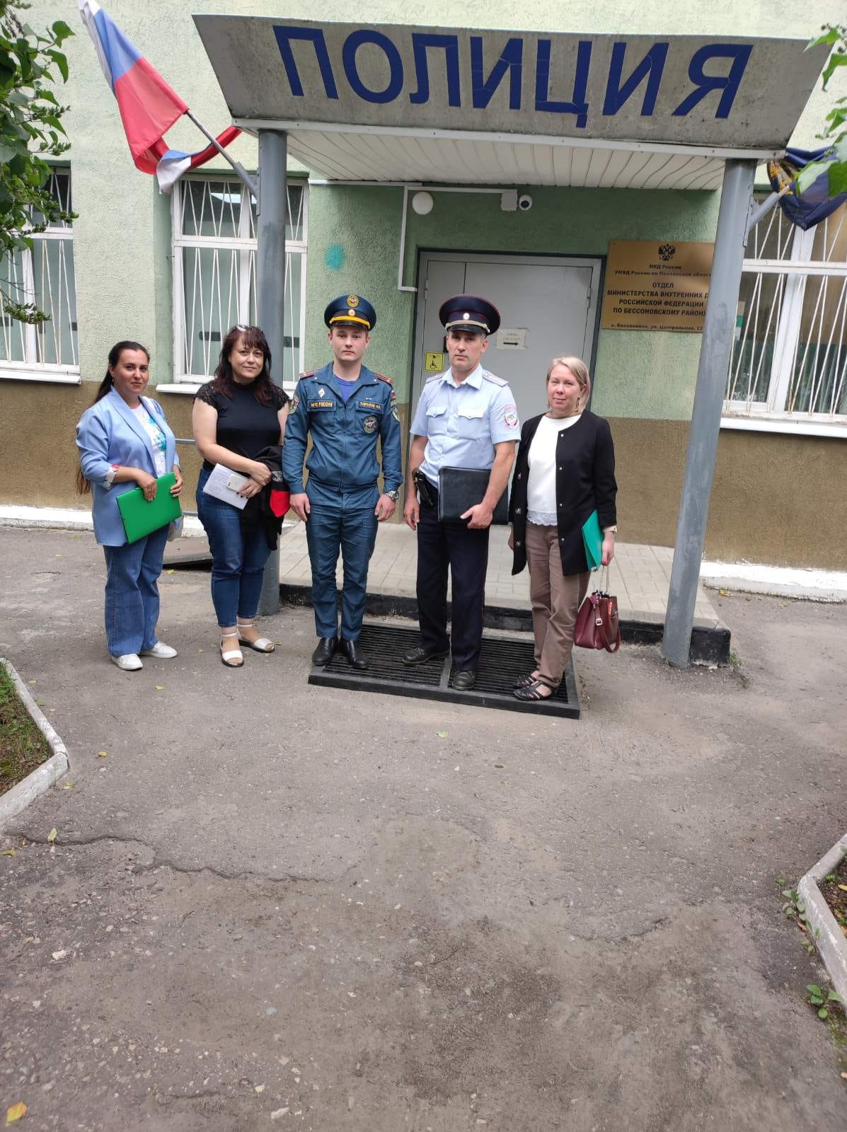 В четверг, 29 июня, в рамках оперативно-профилактического мероприятия «Подросток-Лето» организован и проведен межведомственный профилактический рейд в с. Кижеватово, с. Степановка, с.Трофимовка. В четверг, 29 июня, в рамках оперативно-профилактического мероприятия «Подросток-Лето» организован и проведен межведомственный профилактический рейд в с. Кижеватово, с. Степановка, с.Трофимовка.