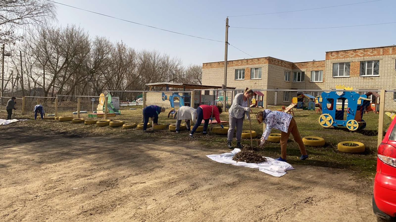 В рамках месячника по благоустройству и санитарной очистке населенных пунктов района проведена уборка закрепленных территорий