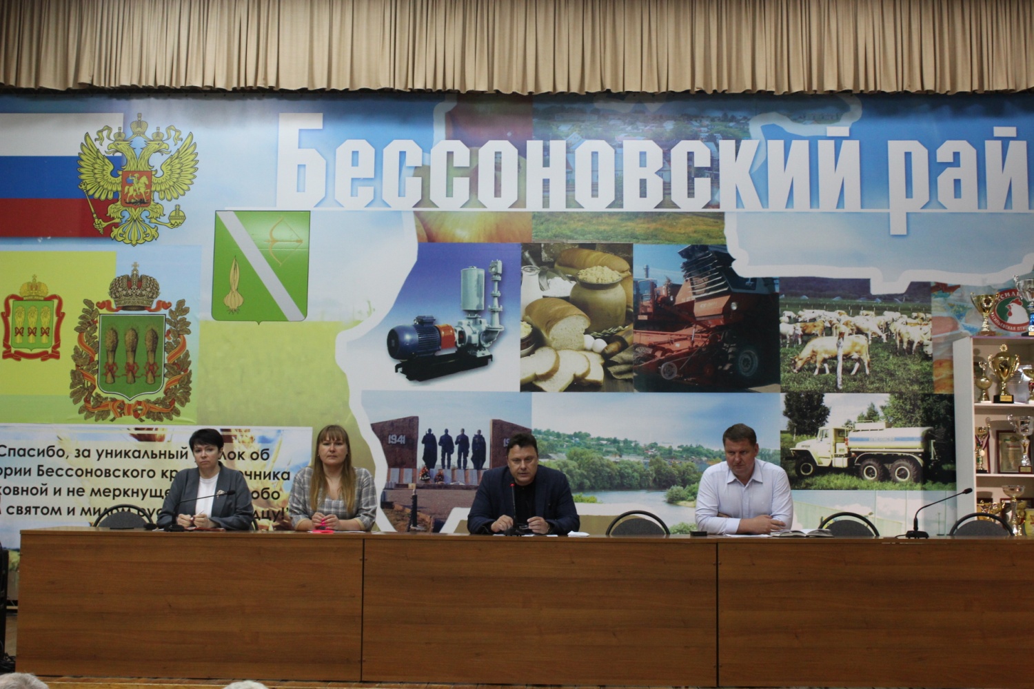 Глава Бессоновского района Александр Воронков провел планёрку
