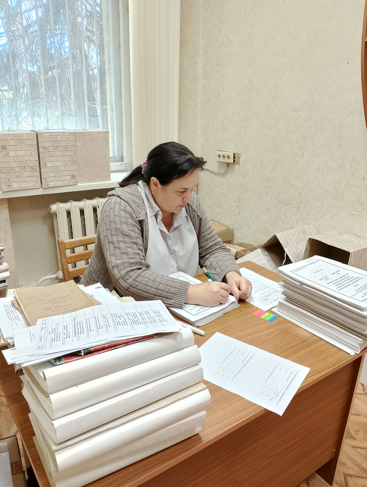 Рабочие будни архивного отдела администрации Бессоновского района