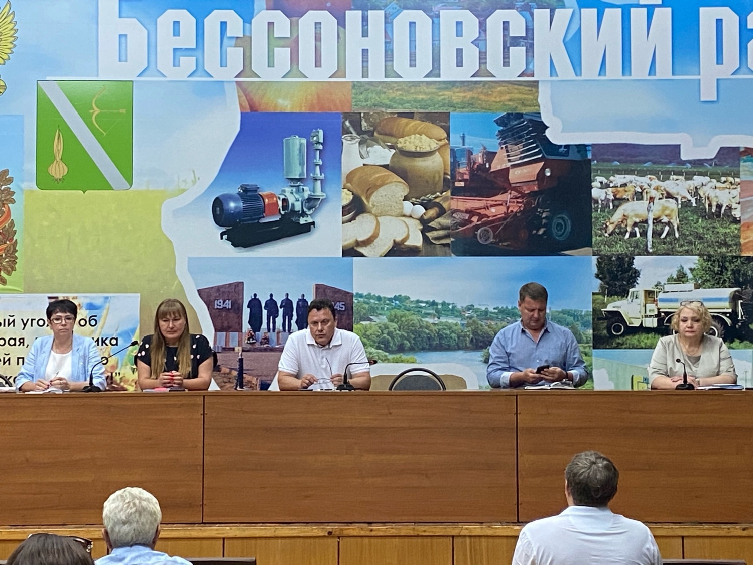 Глава Бессоновского района Александр Воронков провел планёрку