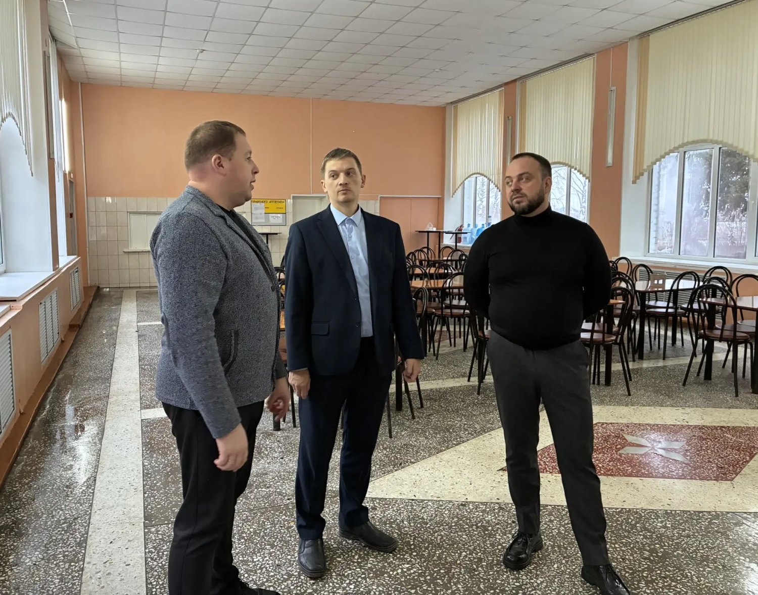 Состоялась рабочая встреча с победителем аукциона по проведению капитального ремонта здания МБОУ СОШ им. Героя Советского Союза А.М. Кижеватова 
