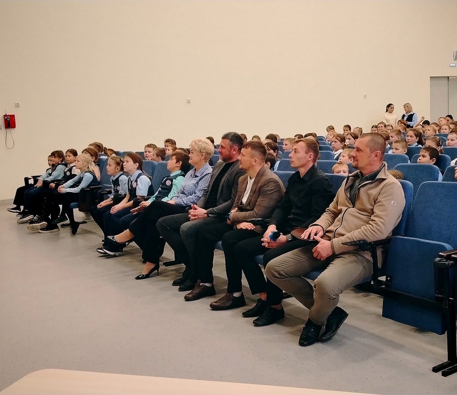 В Бессоновском районе продолжается Автограф-сессия с Чемпионками Мира по самбо