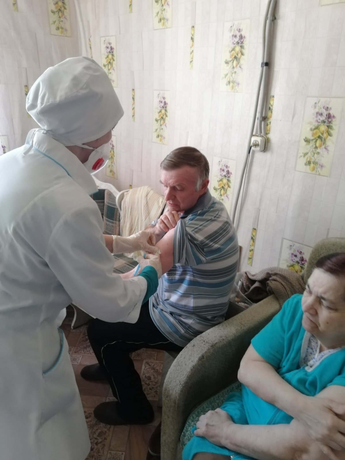 Вакцинация против COVID-19 на дому