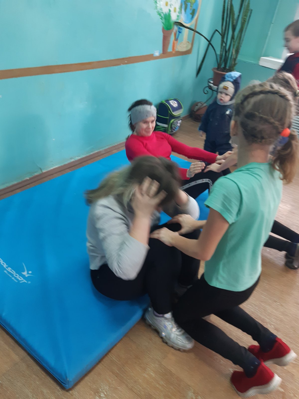 Сотрудники филиала МБОУ СОШ №2 с.Грабово в с.Чертково  совместно с родителями обучающихся сдали нормативы ВФСК ГТО