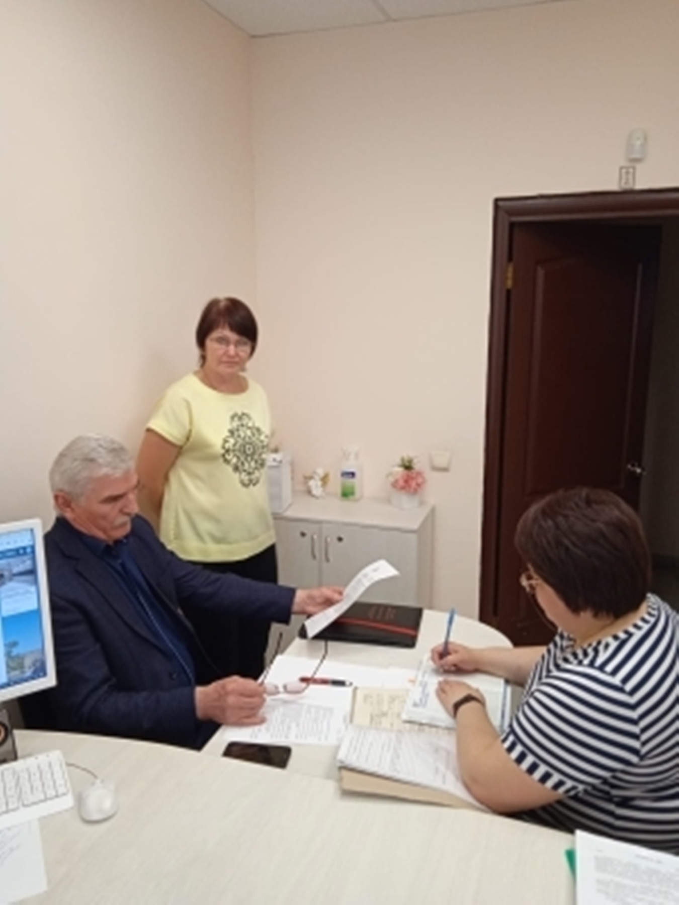 Проведена плановая проверка соблюдения требований охраны труда и наличии документации по охране труда в подведомственной организации МАУ «МФЦ Бессоновского района»