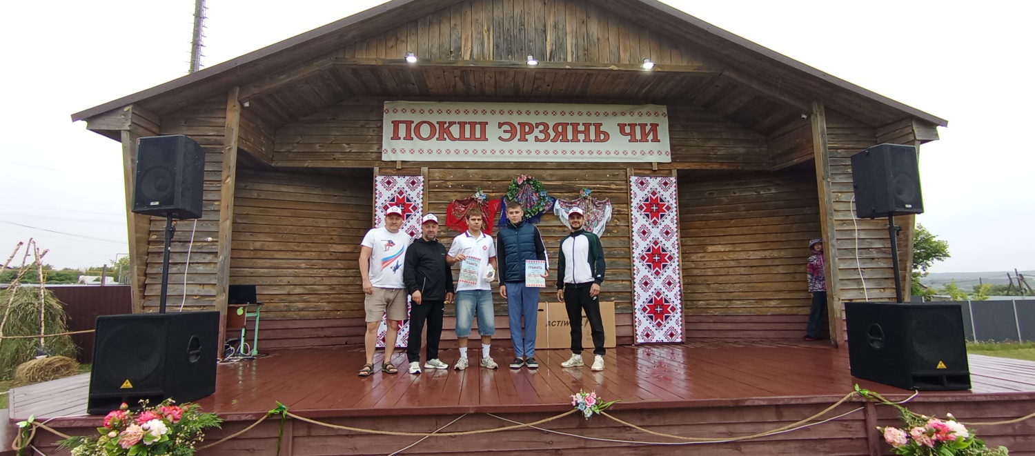  Состоялись соревнования по мордовской борьбе в рамках праздника "Покш Эрзянь Чи"