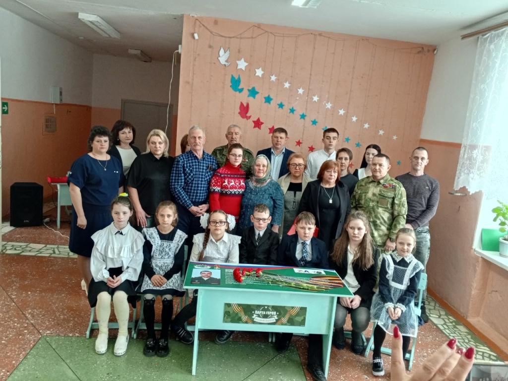 Открытие "Парты Героя", посвященной участнику СВО Шумакову Владимиру Владимировичу Открытие "Парты Героя", посвященной участнику СВО Шумакову Владимиру Владимировичу