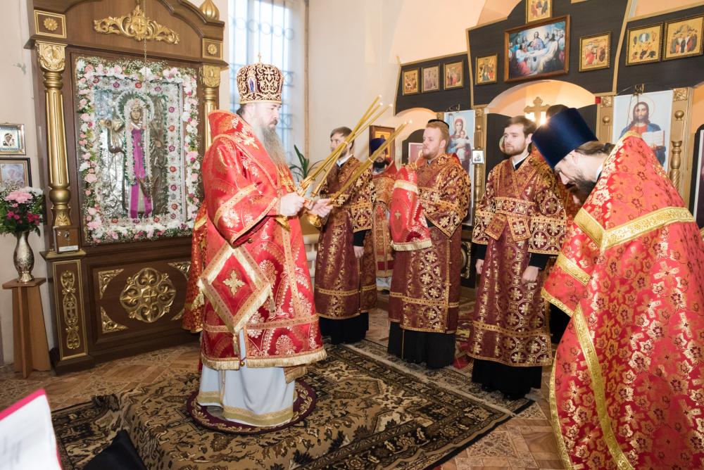 Митрополит Серафим совершил литургию в Рождественской церкви села Пыркино