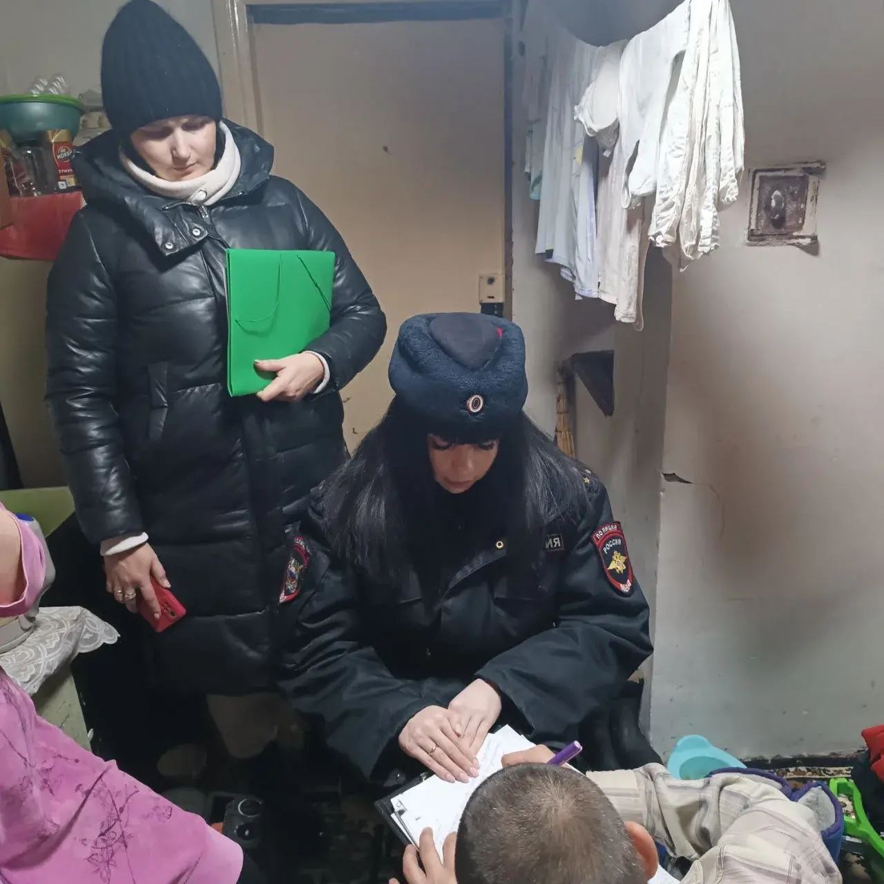 Провели профилактические посещения семей, находящихся в трудной жизненной ситуации Провели профилактические посещения семей, находящихся в трудной жизненной ситуации