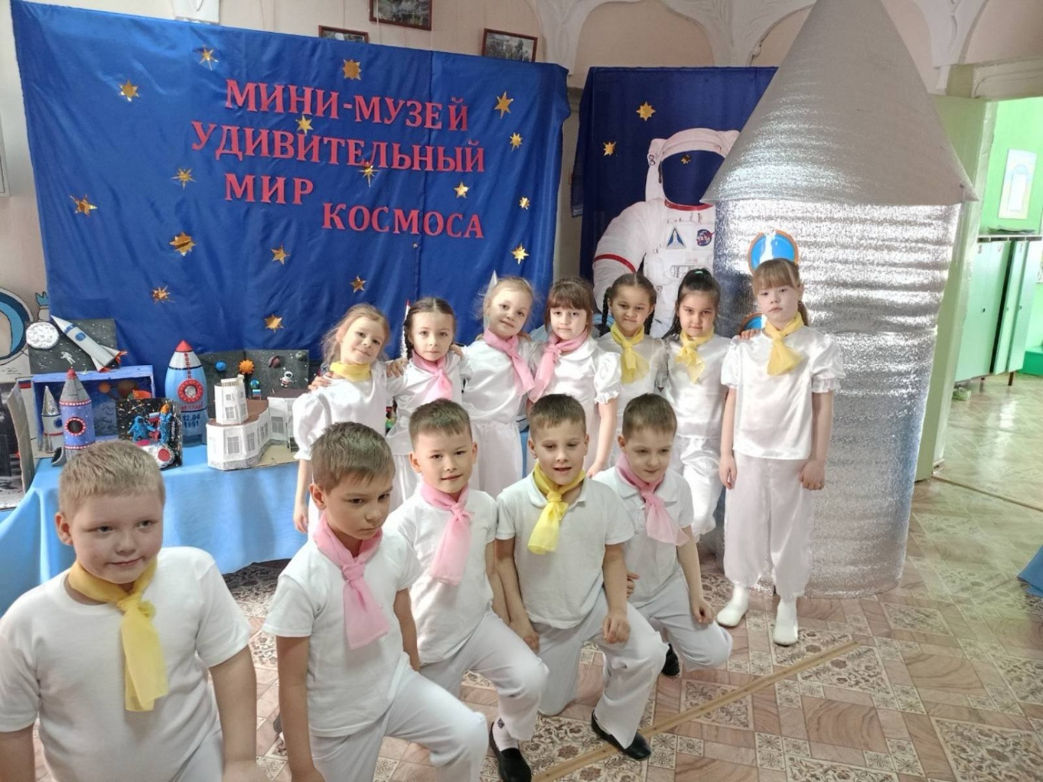 Ко Дню космонавтики в детском саду села Кижеватово  открылся мини-музей "Удивительный мир космоса".