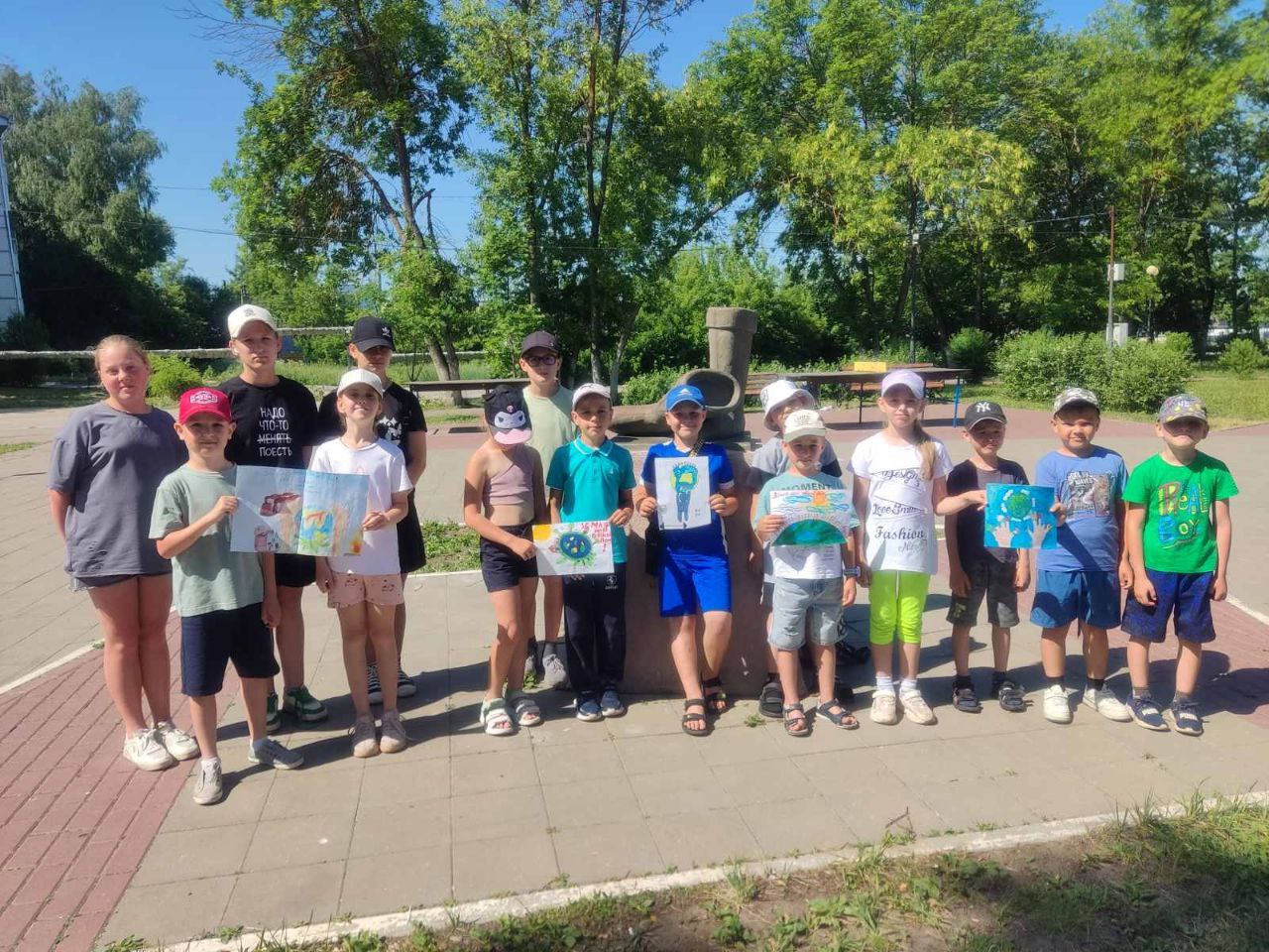 В пришкольных оздоровительных лагерях района прошли мероприятия, посвященных Дню России. В пришкольных оздоровительных лагерях района прошли мероприятия, посвященных Дню России.