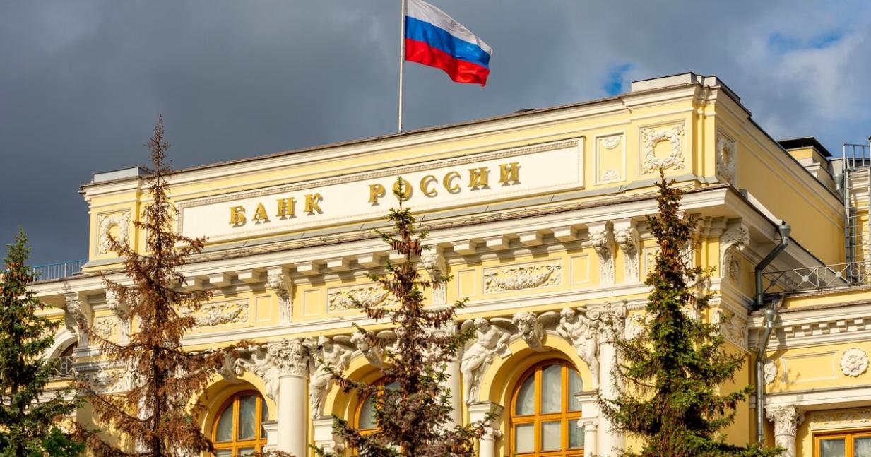 ЦБ ограничит период действия карт с истекшим сроком годности