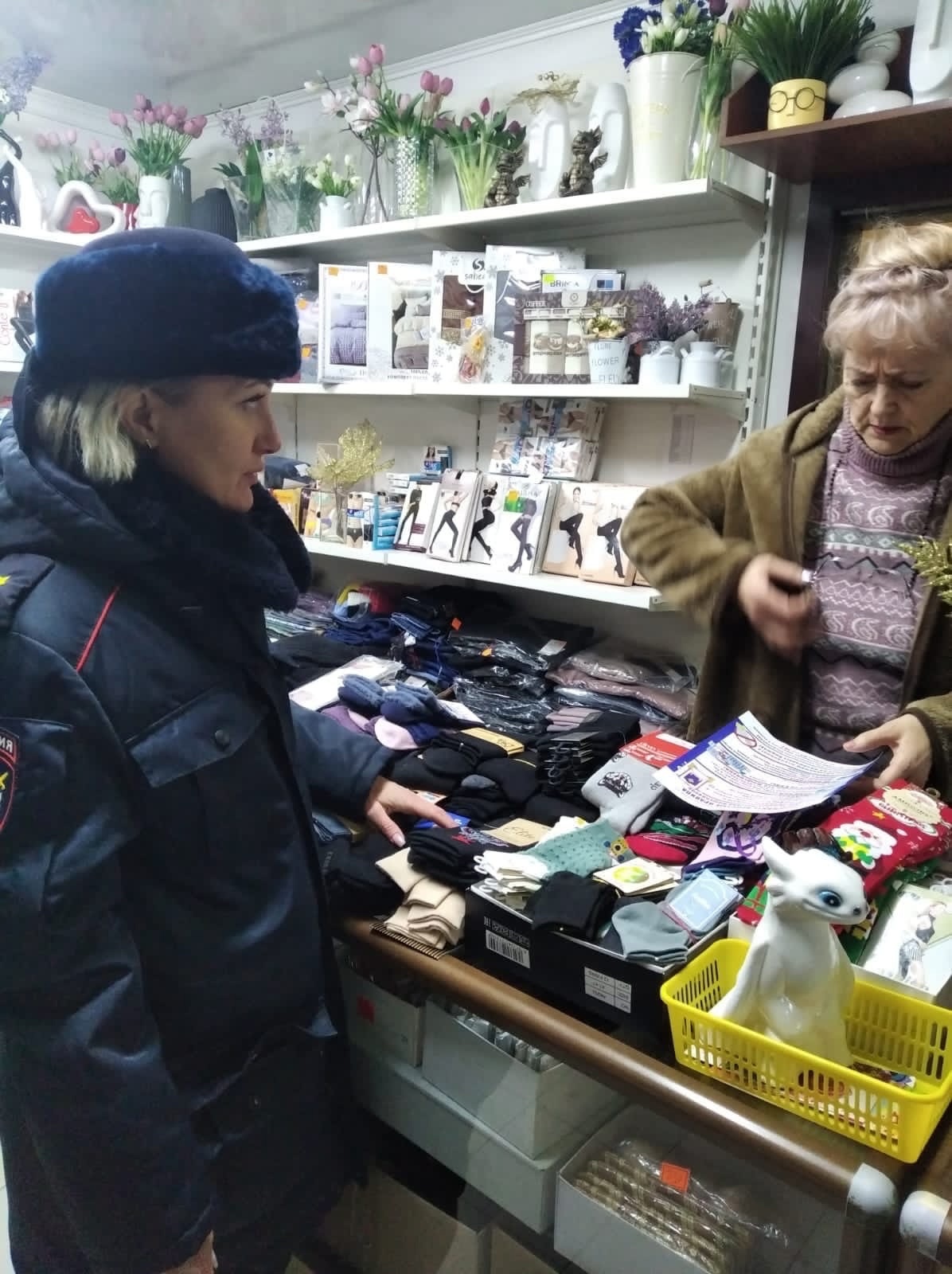Профилактические беседы с жителями района по мошенническим действиям Профилактические беседы с жителями района по мошенническим действиям